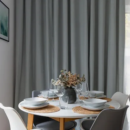 Sunny Terrace Point Apartment *